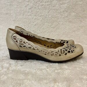 Earth Bayside Biscuit Shoes Womens Sz 8.5B‎ Beige Leather Cut Out Wedge Heel